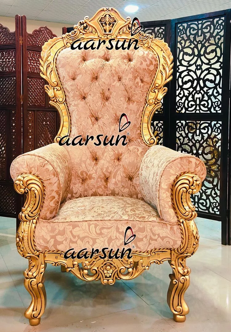 रॉयल गोल्ड पॉलिश और टीक वुड में नक्काशीदार साइड स्टूल के साथ रॉयल हाई बैक कुर्सियाँ view 8